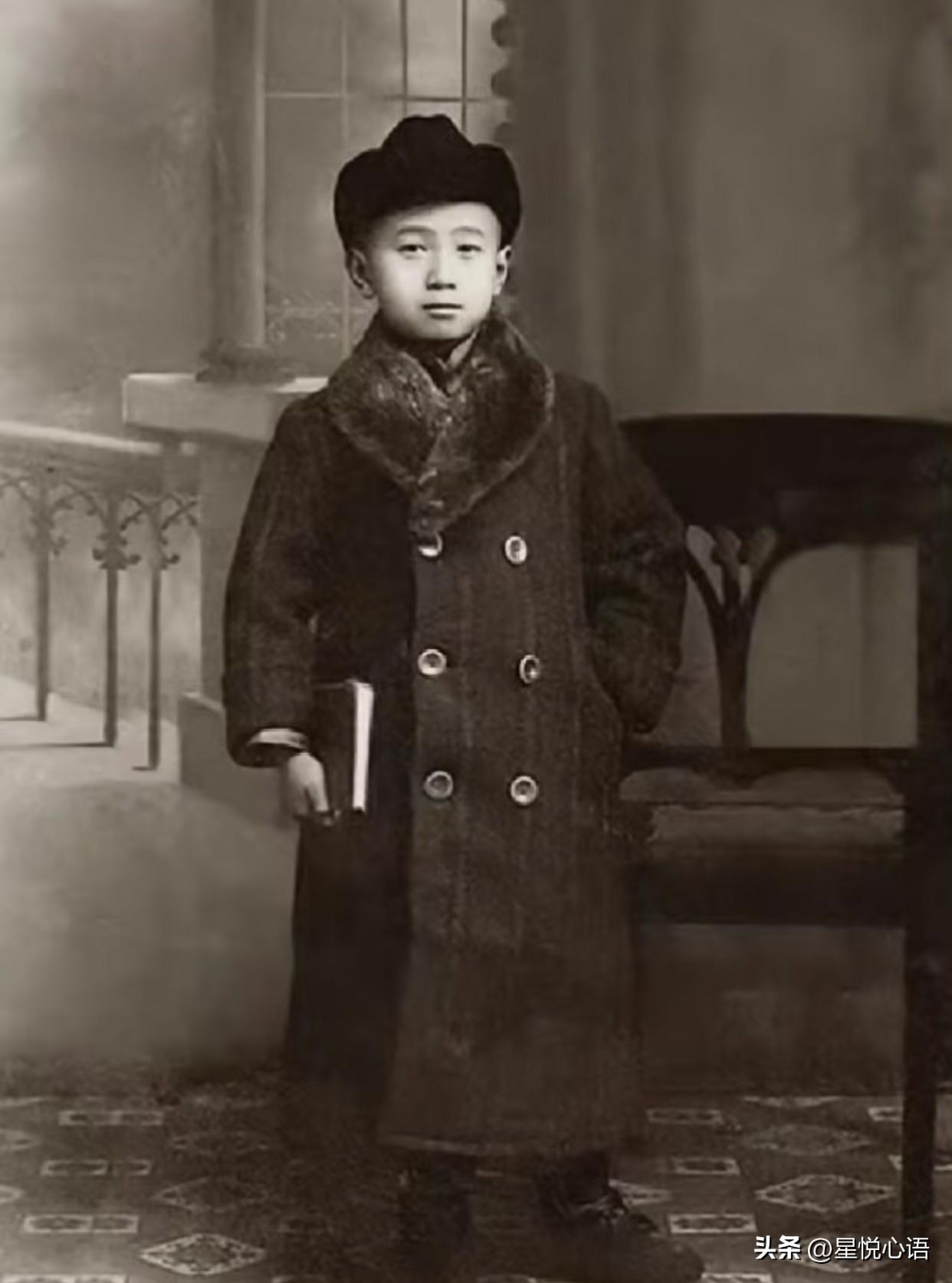钱学森小时候，一看就是会微积分的样子。
1921年，钱学森在北京师范大学附属小学