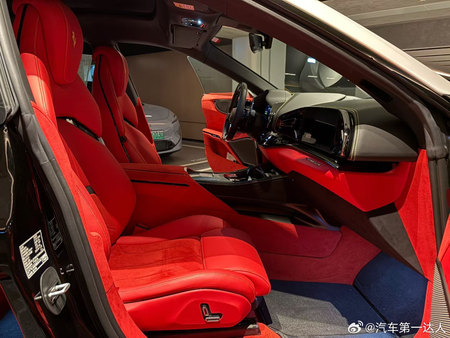 法拉利FUV，高定版配色、谁能拒绝 