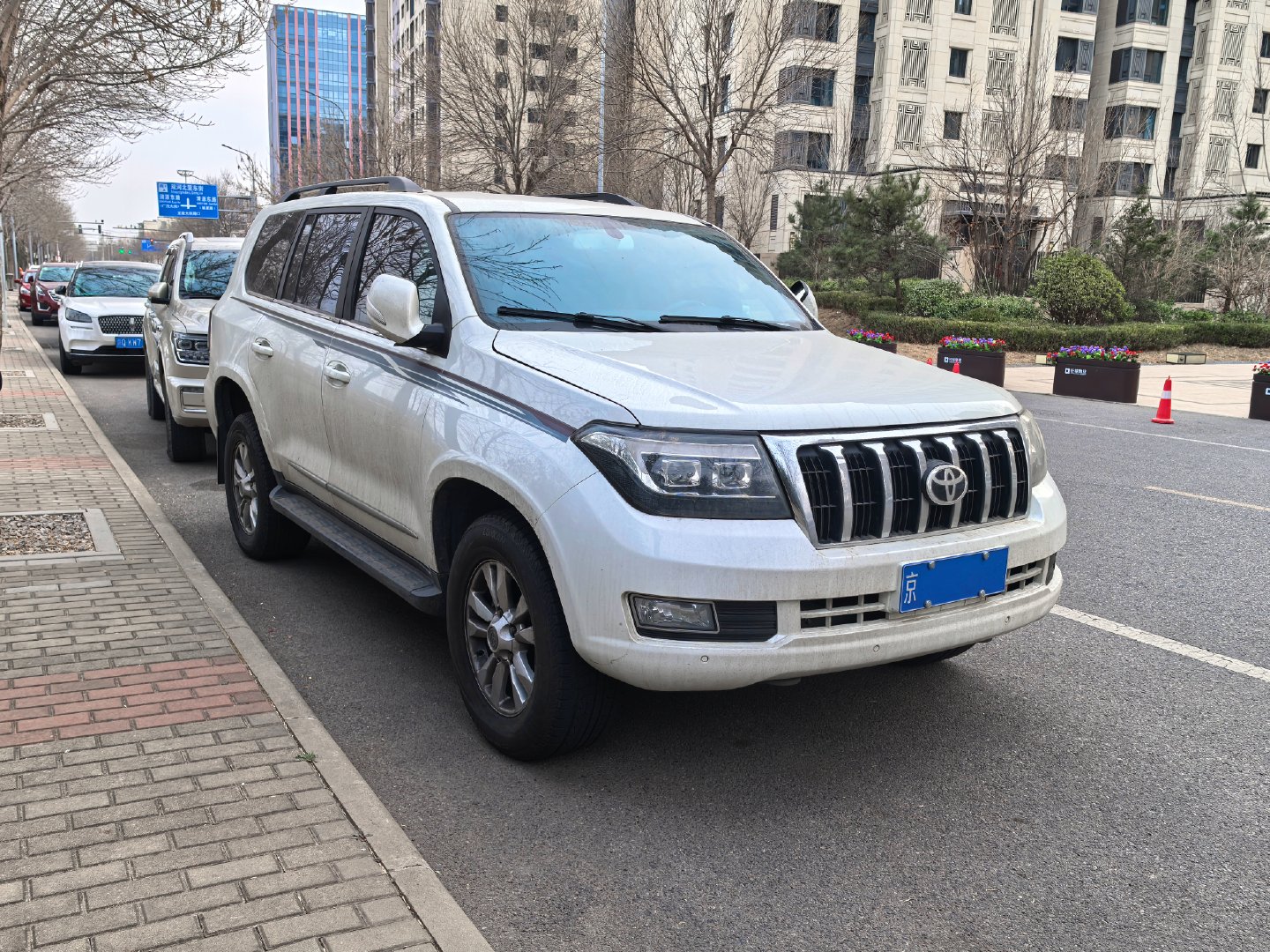 恒天L4600 山寨的丰田LC200 还是京牌 