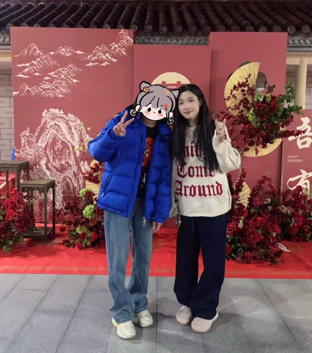 素人镜头下的卢昱晓卢昱晓与素人合照 真好看