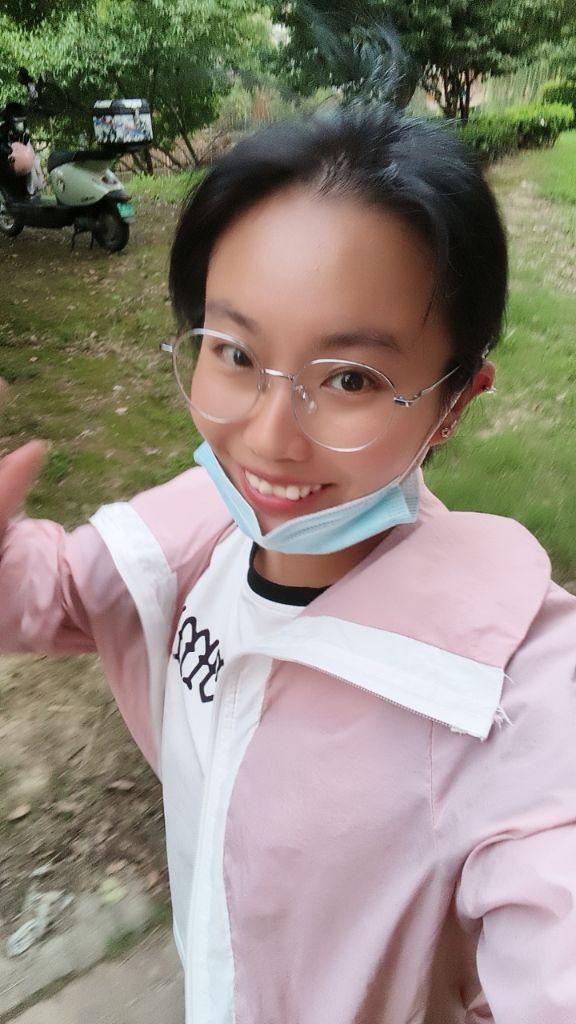“生活无论怎么选都有遗憾                 所以开心就好了”