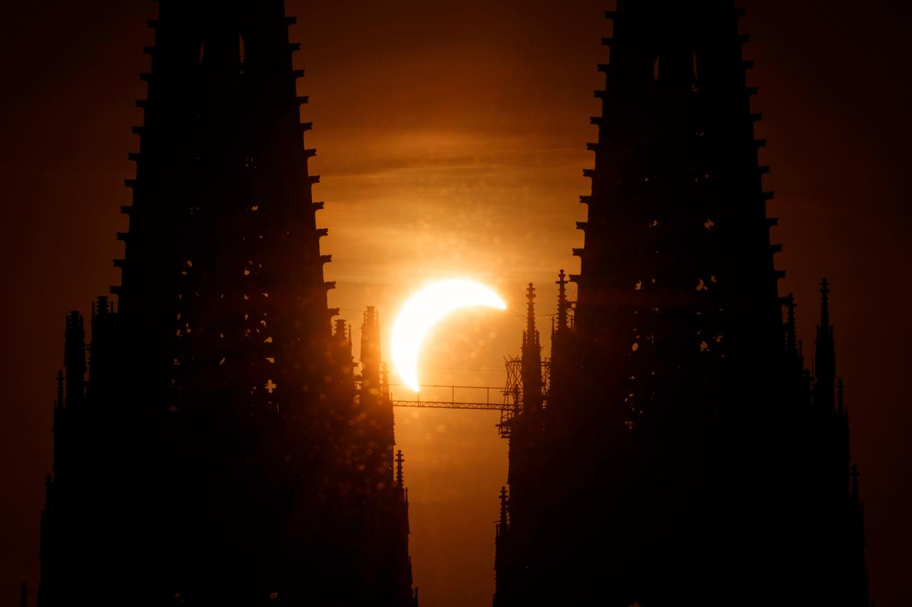 本周三（8月12日），太阳被月亮遮挡，在德国只能看到部分太阳。
图片来源: © 