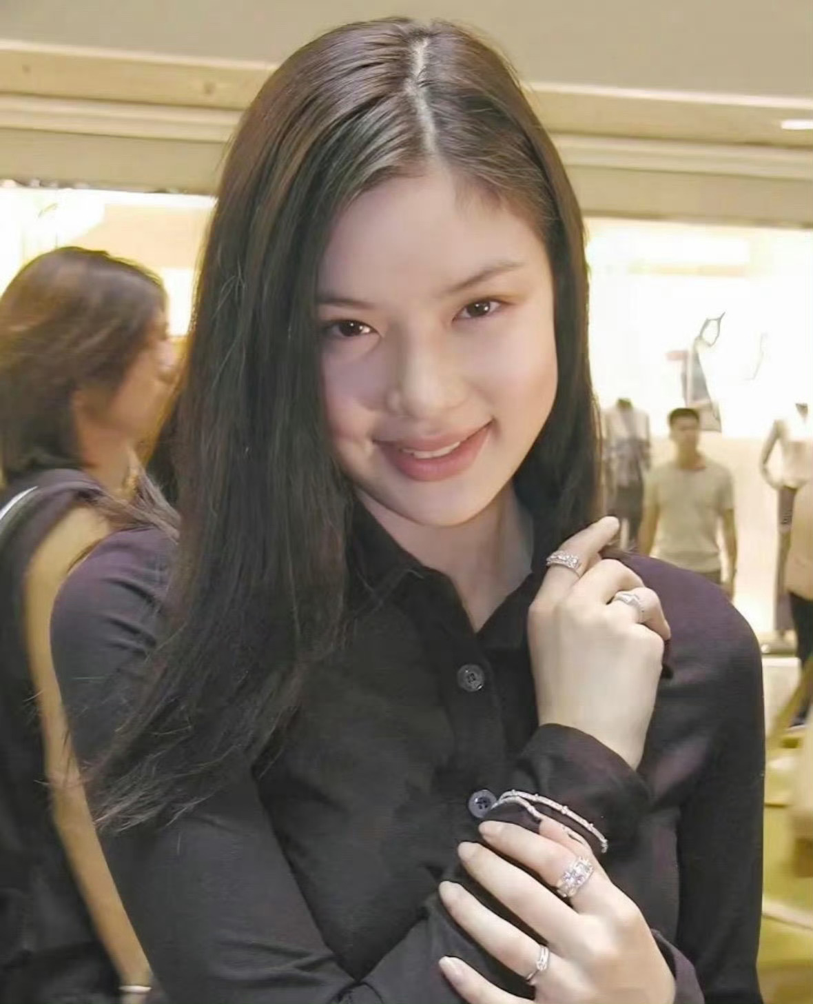 时至今日还是会觉得 最早一批喜欢乐基儿的人真是审美超前…🛍️ ​​​