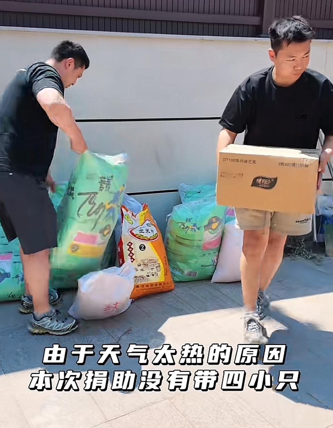 烟台莱山，位于解甲庄的流浪动物救助站，又迎来了捐助者，他们就是黄白17的主人一家
