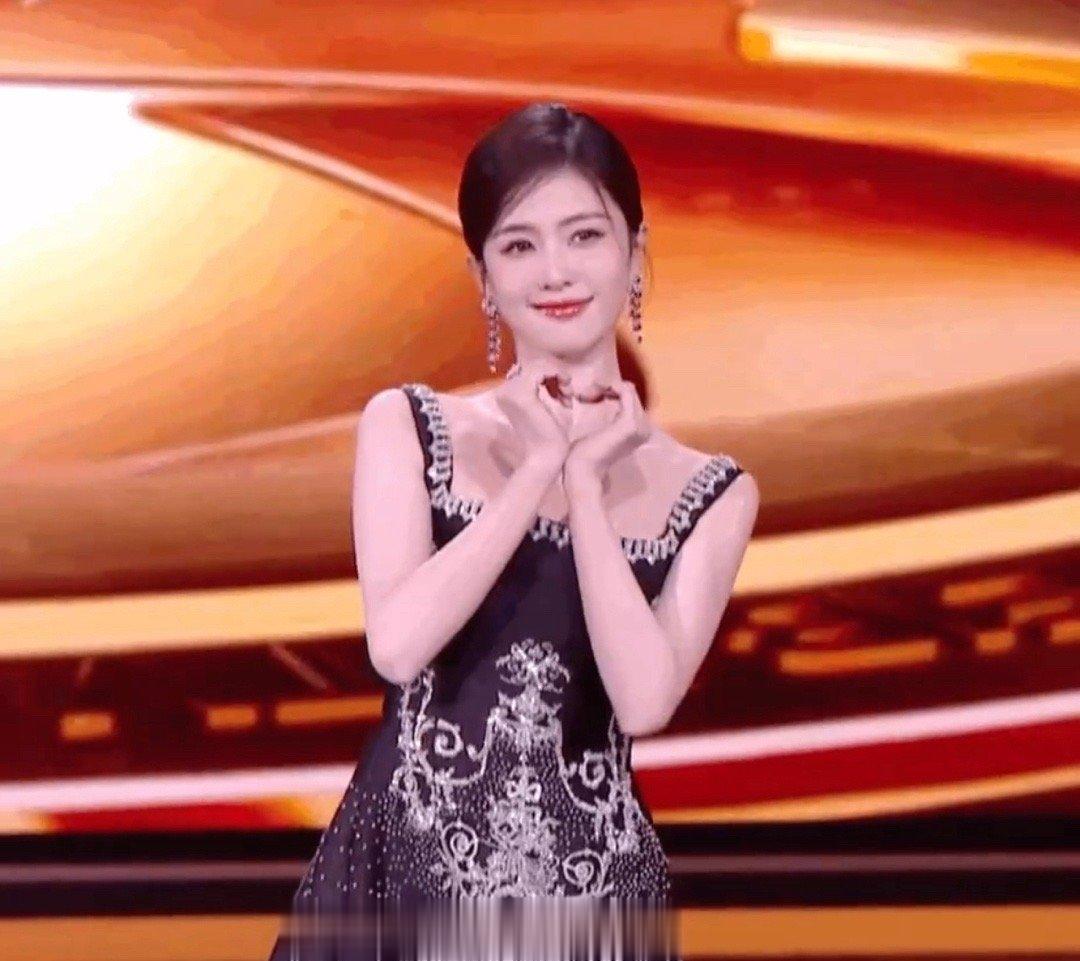 #白鹿的上身身材#这个赛季白梦妍很强 ​​​