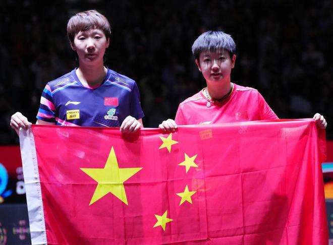 中国乒乓球队主力抵达美国拉斯维加斯备战WTT美国大满贯赛事，女单世界第一孙颖莎状