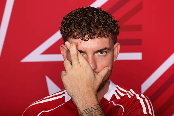 乔伊斯：俱乐部计划开启与赫拉芬贝赫的续约谈判。目前双方尚未进行正式磋商，但俱乐部