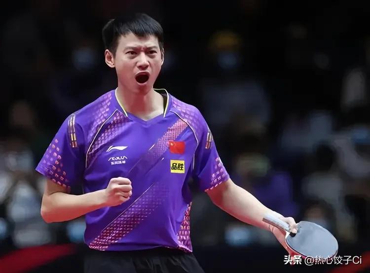 周雨在直播中说，我请问那么多人在攻击大头的，那你能再找到一个能顶替大头位置的这个