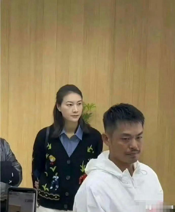 不得不说，男人还是要得管住自己啊，要不然像谢杏芳这样看林丹，眼神真吓人  
