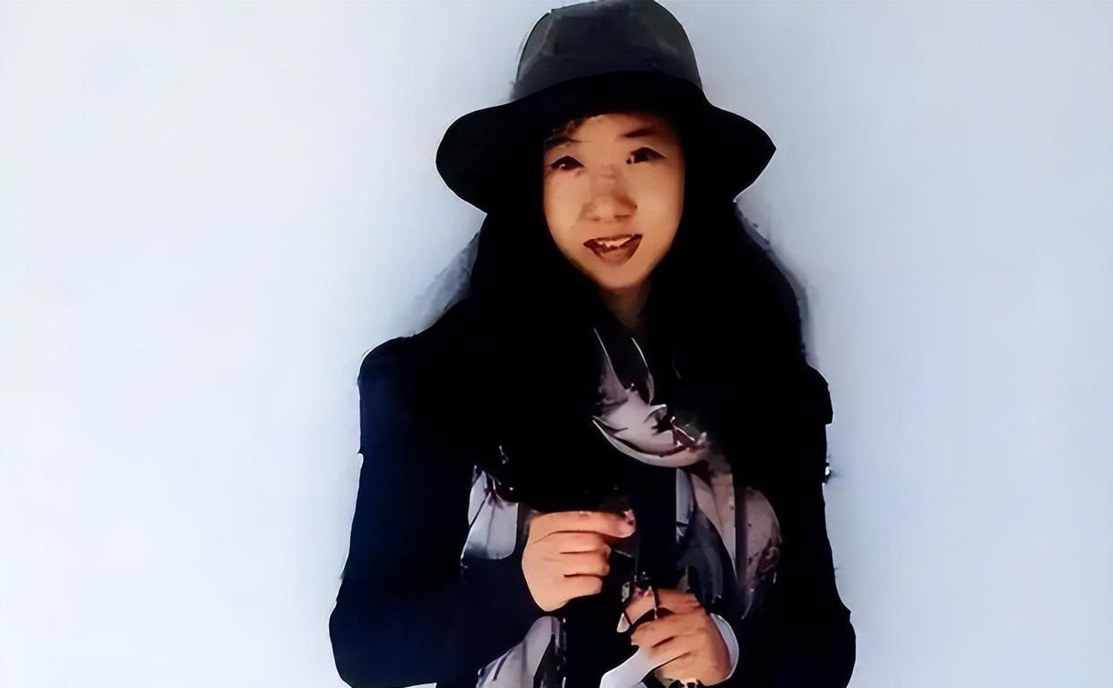 昆明女孩在美毕业演讲火了，说美国空气香甜，回国后却销声匿迹了。
这事发生在201