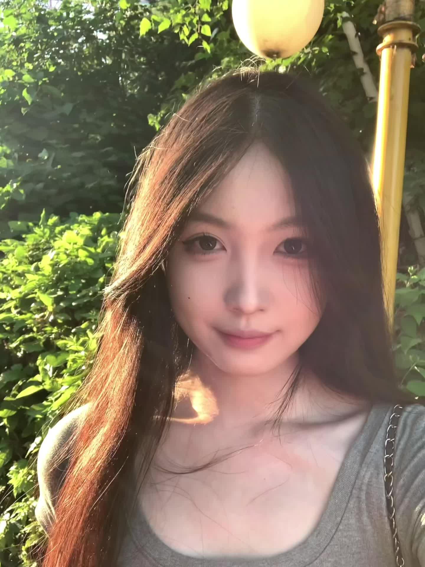 明明是我更可爱吧不许和她说话了  ⦮       ⦯”    -᷅ ⤙ -᷄