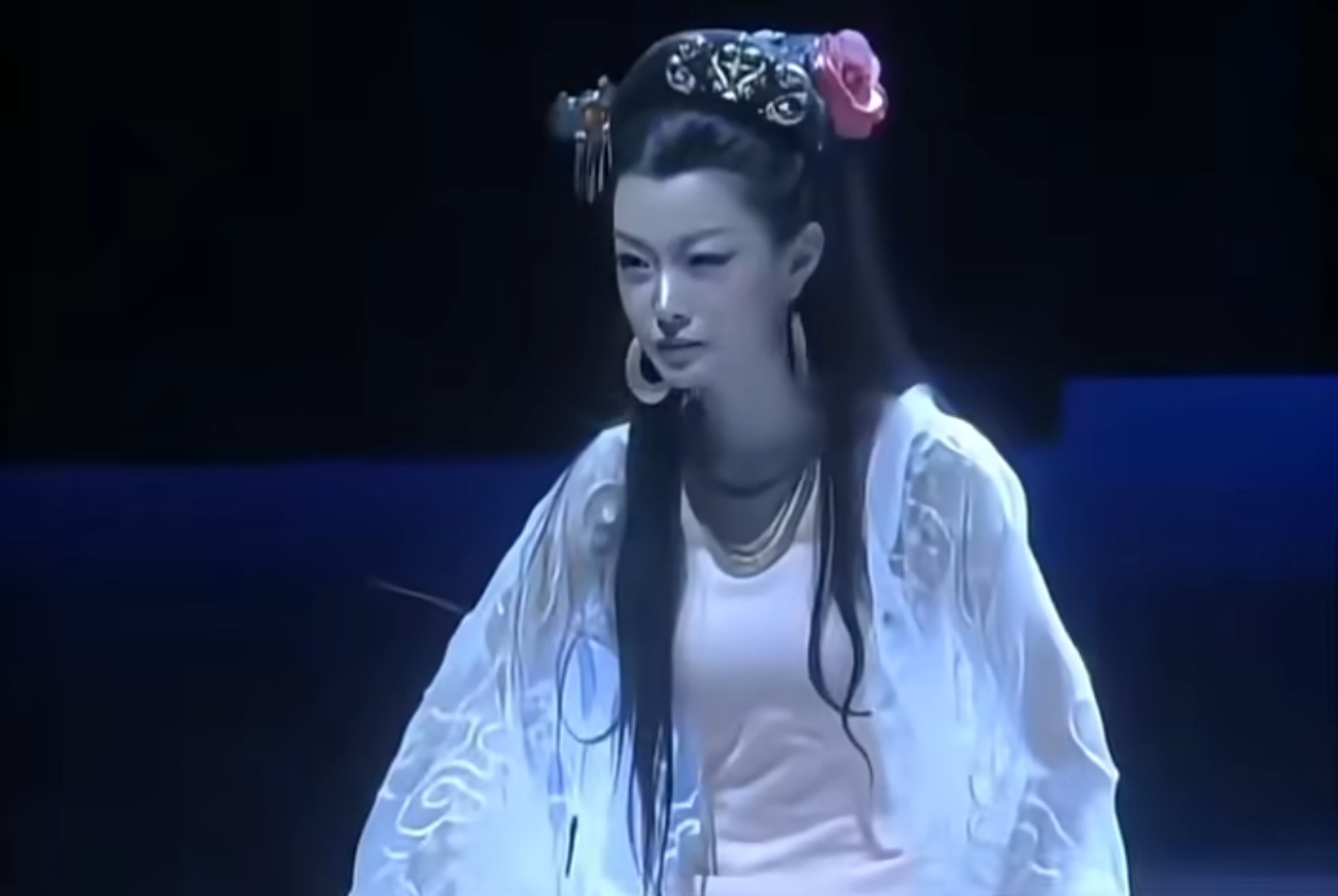 这居然是宋轶这属实没有认出来！[苦涩]但不得不说，宋轶的演技，现在确实杠杠的，每