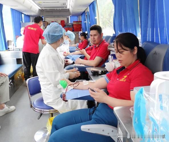 为什么现在的人们不喜欢献血啦?为何献血车前排起长龙的盛景，今天再难重现？

曾几