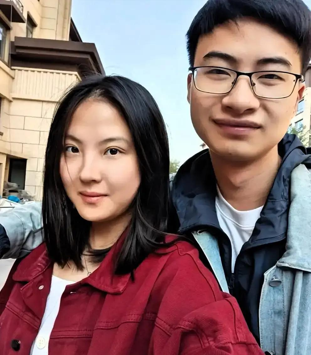 清华学霸被甩删帖，寒门翻身剧本？
 
庞众望和女友分手。女方删光“清华男友”九宫