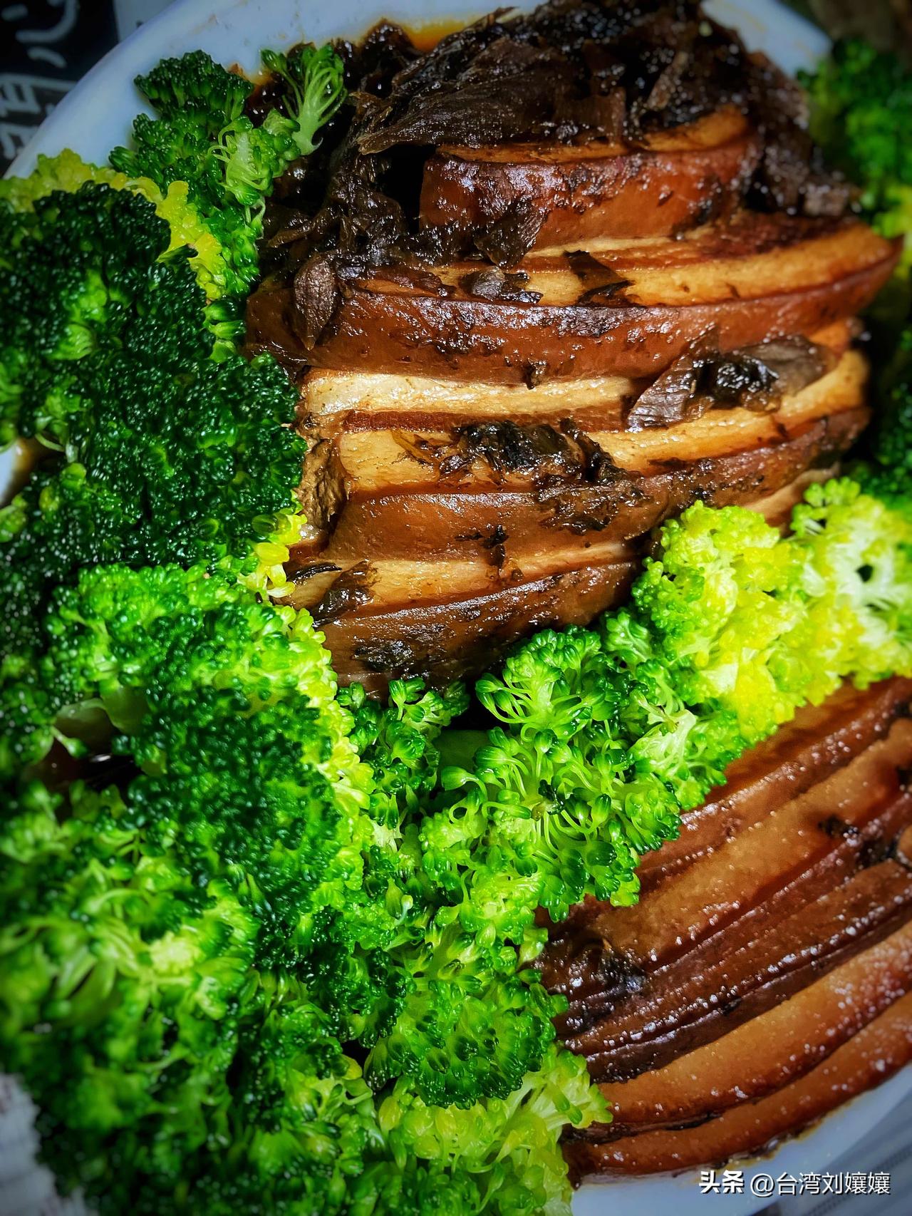 我问我妈：「把拔以前的拿手菜是哪样？」
妈回得很干脆：「我怎么知道？以前都是妳跟