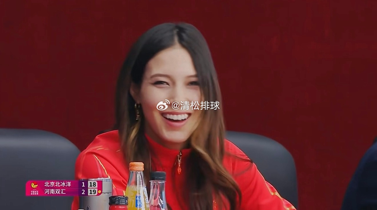 冬奥冠军谷爱凌观看排超联赛清松带你看排球谷爱凌2025-2026中国女排超级联赛