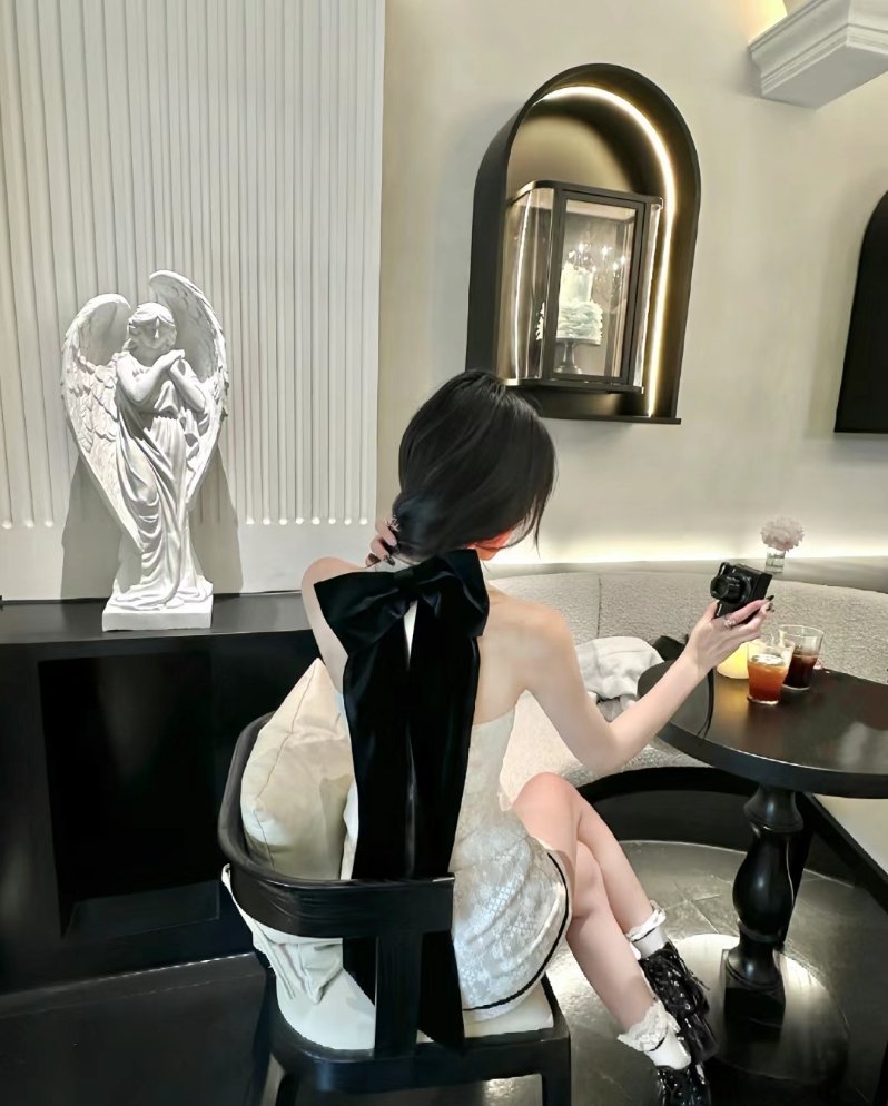 不瘦 不高 不漂亮 但我也是独一无二 不被定义 庆幸自由 我可以是任何样子 . 