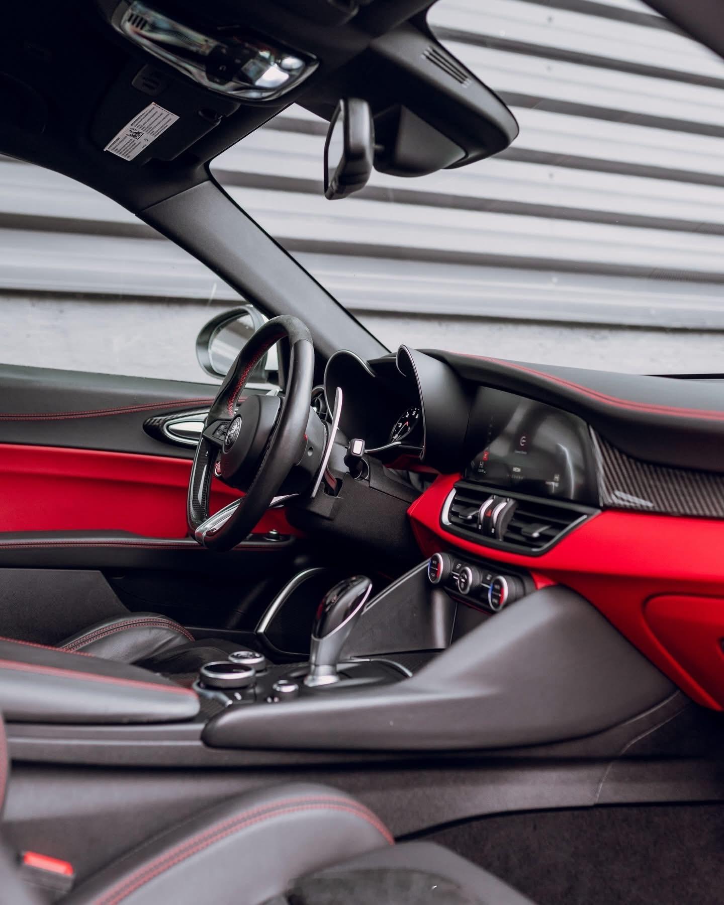 🤍🤍🤍白幽灵四叶草🍀🍀🍀阿尔法罗米欧Quadrifoglio