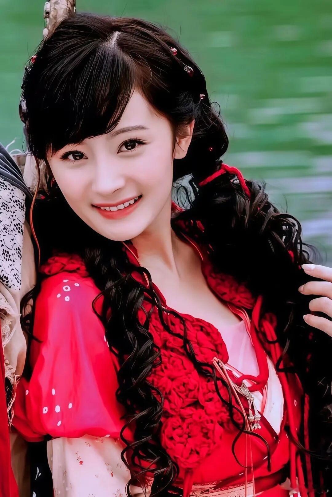 杨幂可塑性极强 真的被杨幂塑造角色的能力折服，完全不会被单一标签束缚。既能演娇俏