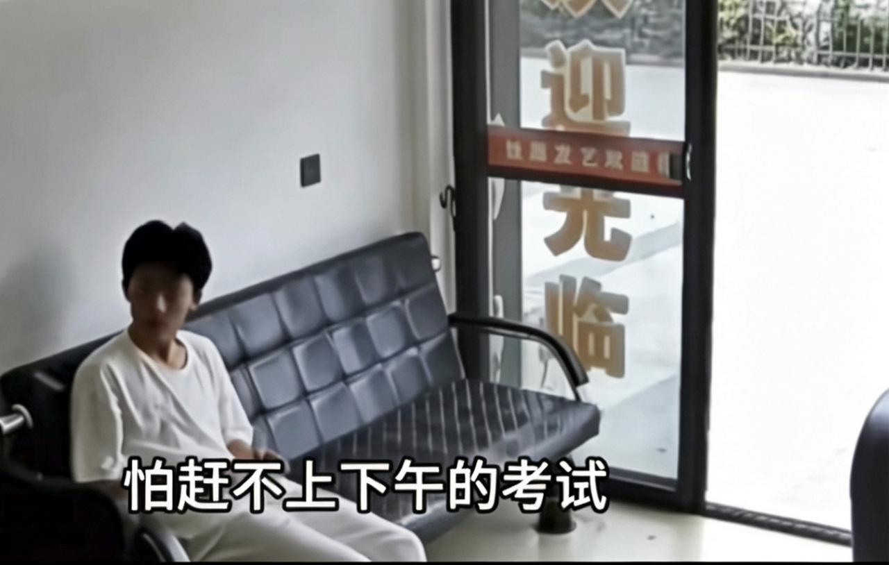 理发店老板，你干得漂亮[赞][赞][赞]

海南高考生饿着肚子进店歇脚，这老板二