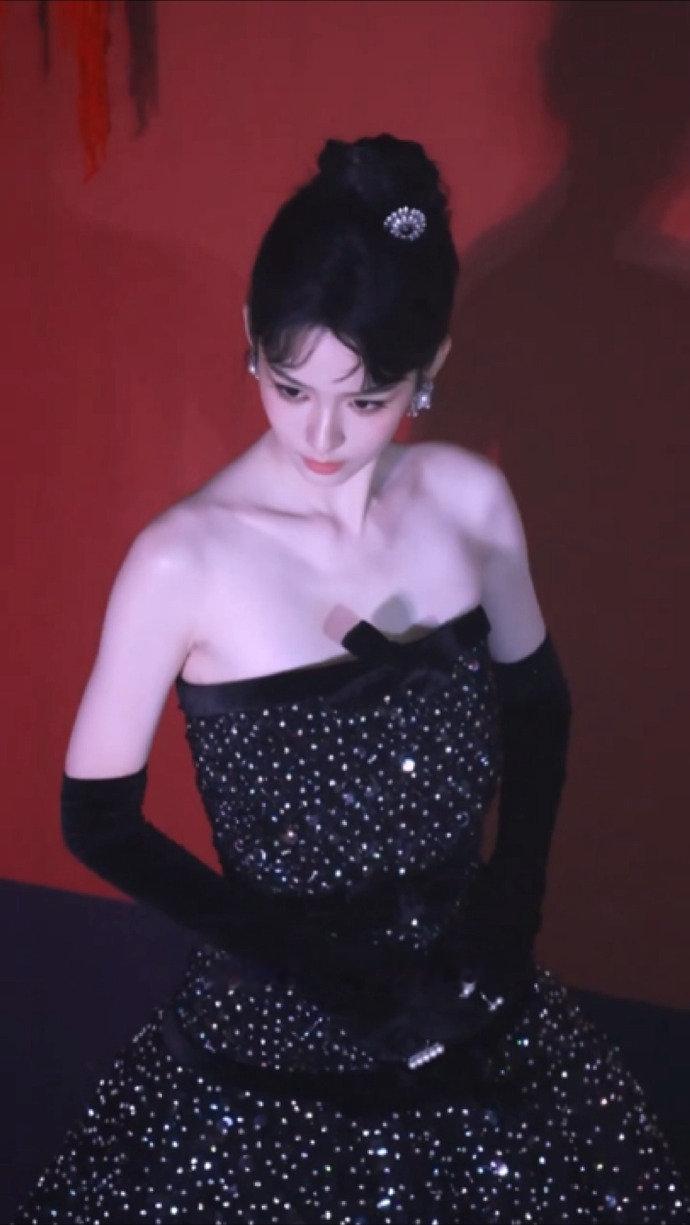 周也百变公主 周也百变公主，完全美神来的~ 