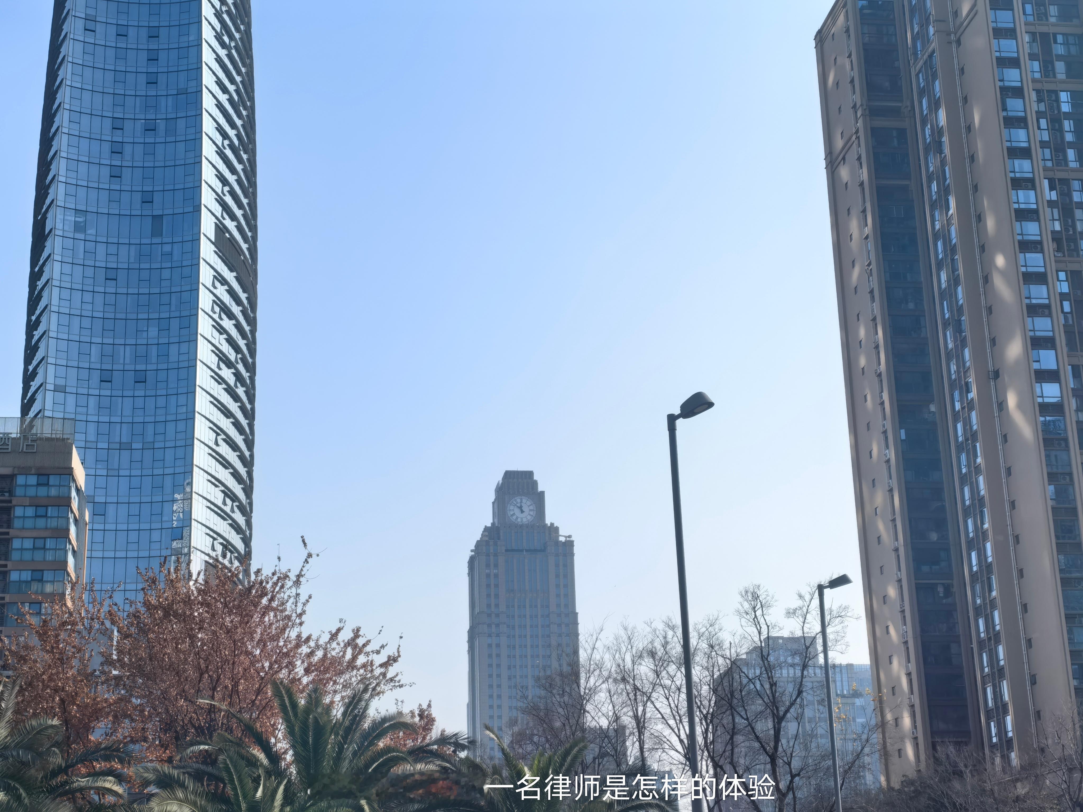 提问：在涉及以物抵债的案件中，A与B在旧债中约定由甲法院管辖，后A、B、C达成以