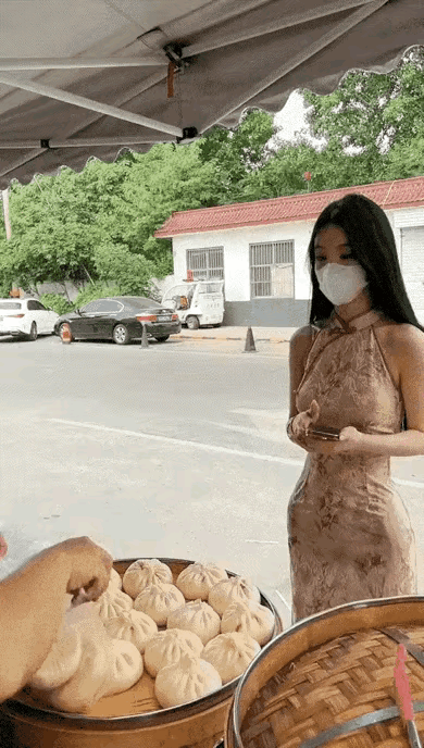 你偷拍就算了，你还给镜头拉大