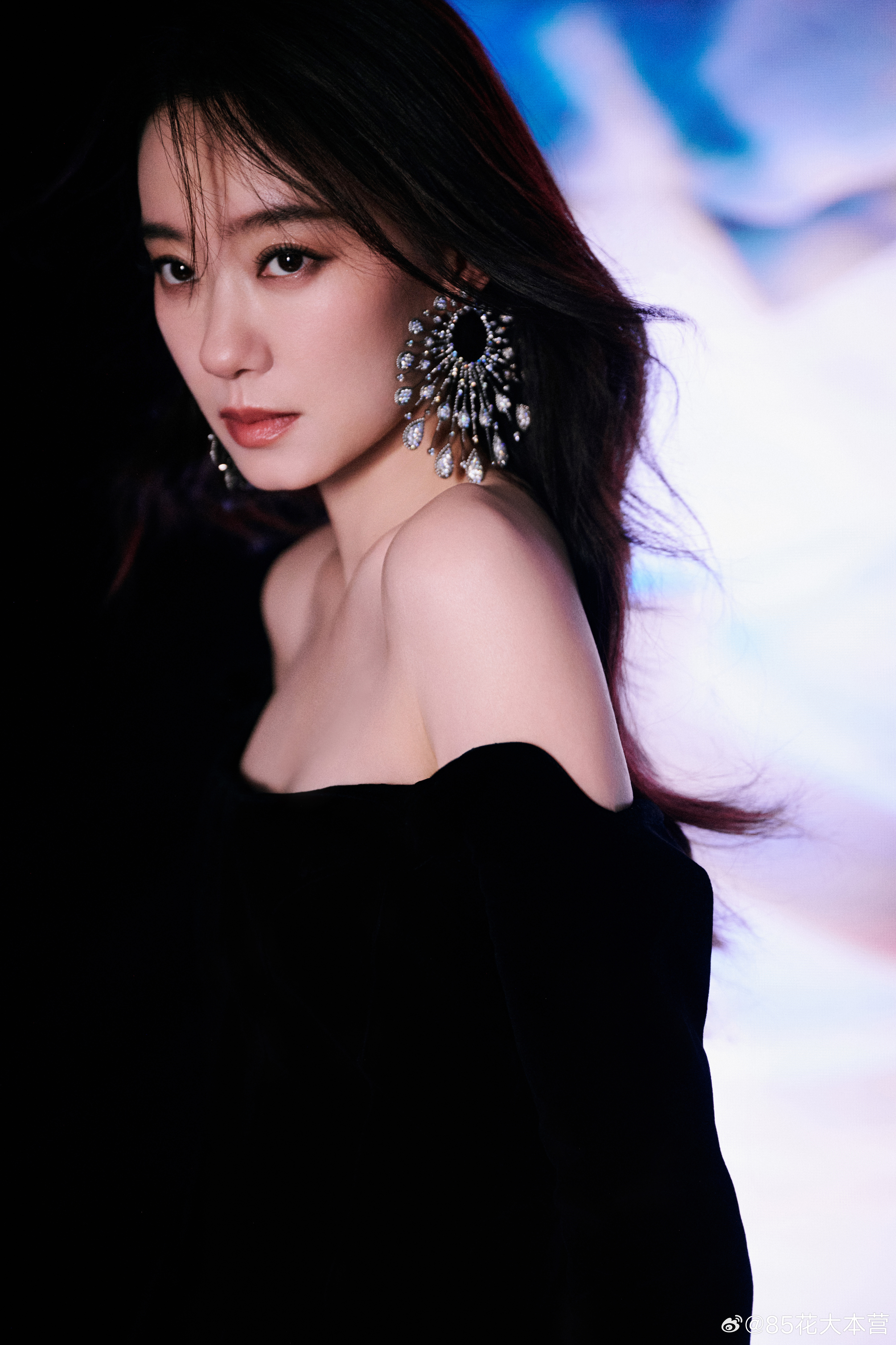 VOGUE盛典红毯，张小斐出图～百亿票房的影后电影花，纵然百花齐放也有一席之地！