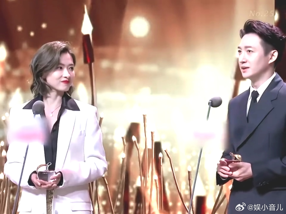 姐姐姐夫的获奖约定成真了谁还没为这份缘分心动！王阳万茜从颁奖礼约定合作，到新剧饰