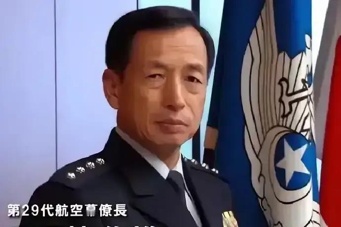 就在刚刚
 
日本前航空自卫队参谋长田母神俊雄突然宣布了自己的强硬说法，把“敌国