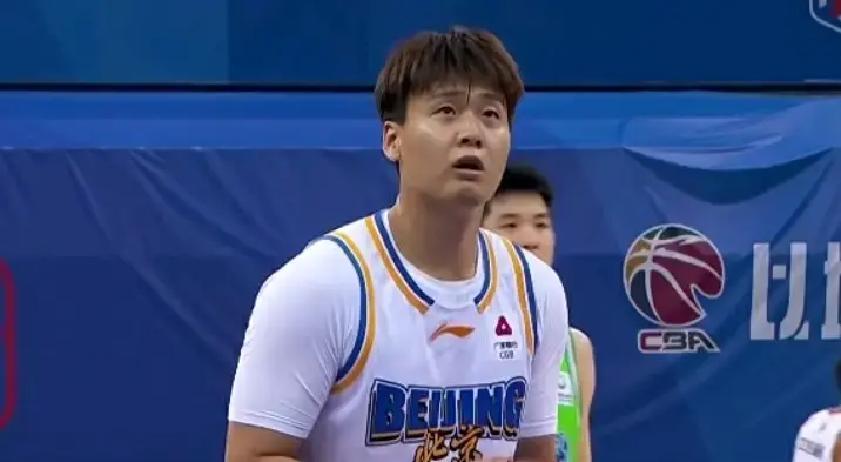 第三节结束时，北京还领先，两队整体分差始终在5分左右摇摆，三节打完命中率接近，但