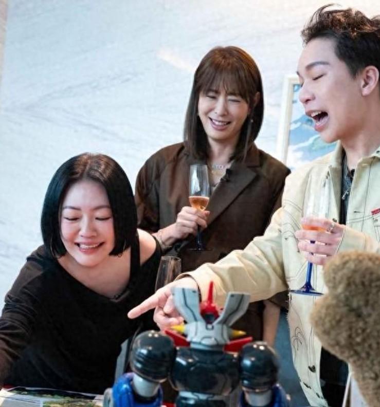 之前说具俊晔每天去墓地，虽然不赞成这种行为，总认为人死灯灭，活着的时候对她好就可