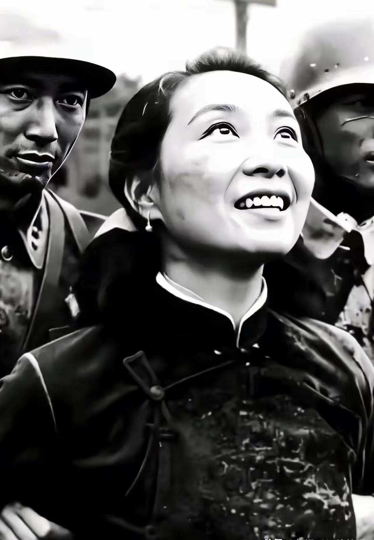 我昨天在镇海老档案馆翻到朱枫1940年的手写收据，纸边发黄，墨迹有点晕，写着“钻