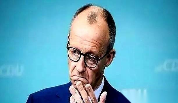 德国，这个发誓再也不打仗的国家，现在要把上千亿欧元砸向军备。
文件直接下发到学校