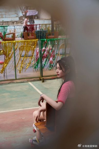 看徐若晗演戏感觉被抱了一下被徐若晗狠狠圈粉！她一出场就自带安心感，演技细腻又真诚