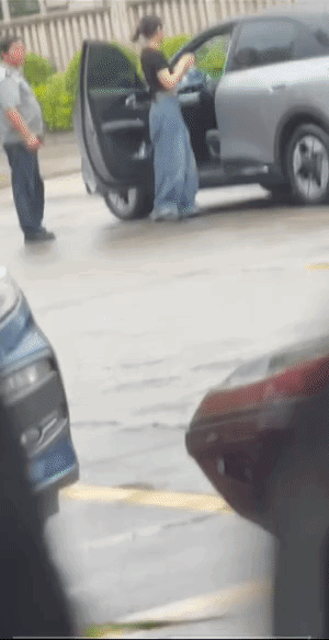 虽然爆发了冲突，但是双方都保持了克制，没有让冲突进一步发展下去。如果报警了，该如