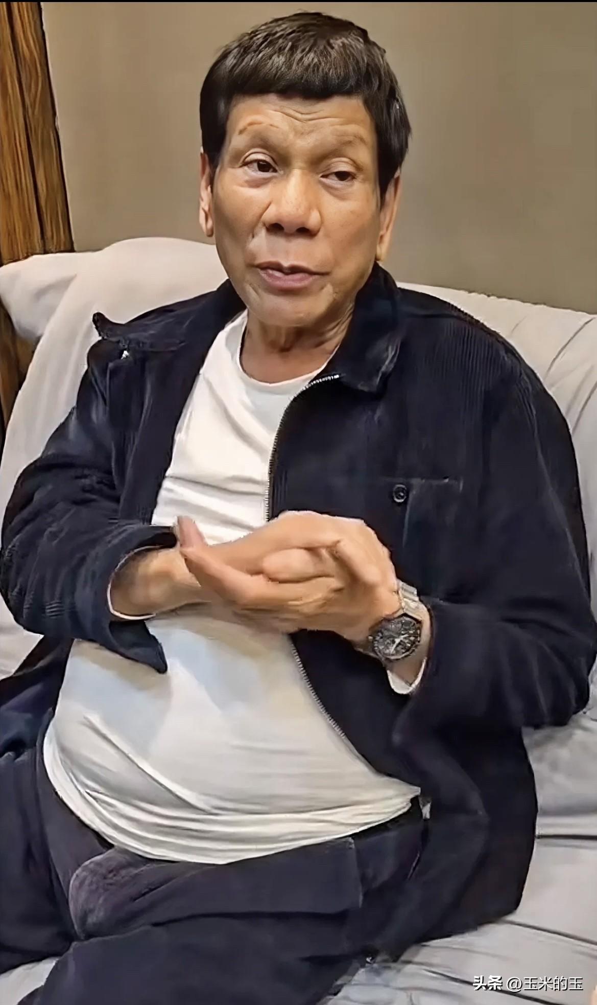 菲律宾参议员罗宾·帕迪拉近日在接受采访时表示，不论你们对杜特尔特有多少成见，你不