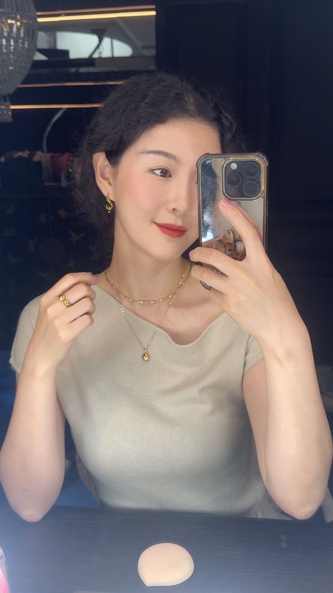 我以前不喜欢暖色系，可能是年纪到了金灿灿的，呜哇呜哇真贵气耐看！ 