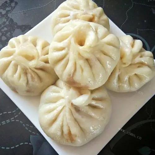 今天是母亲节，我独自一人在家做肉包子为自己祝贺。
今天是母亲节，首先祝天下的母亲