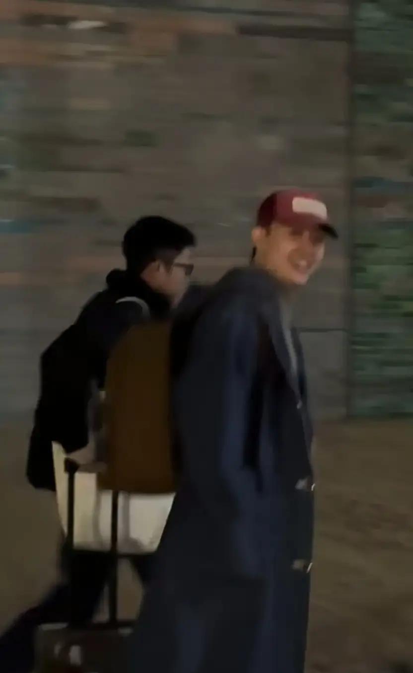 千万级晚会？董宇辉这次玩大了
 
小贝一支广告拍掉500万，蒙牛连夜加钱只为3秒