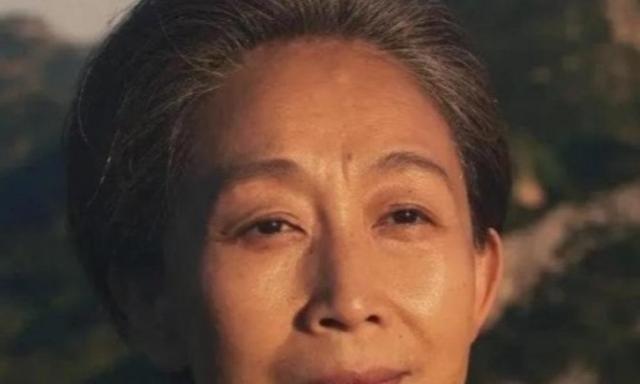 1971年，清华大学叶文洁背叛人类，擅自向太空中发射电波，8年后竟收到神秘回复：