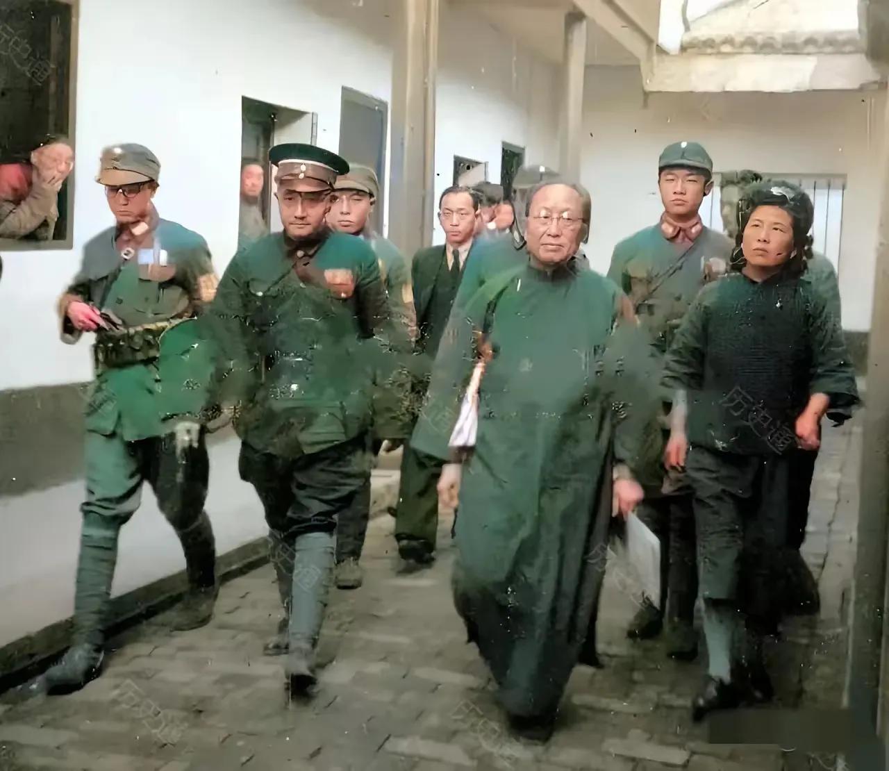 “头号女汉奸”陈璧君，在押往被审判的路上，依旧趾高气昂，拒不认罪，纵然身陷囹圄，