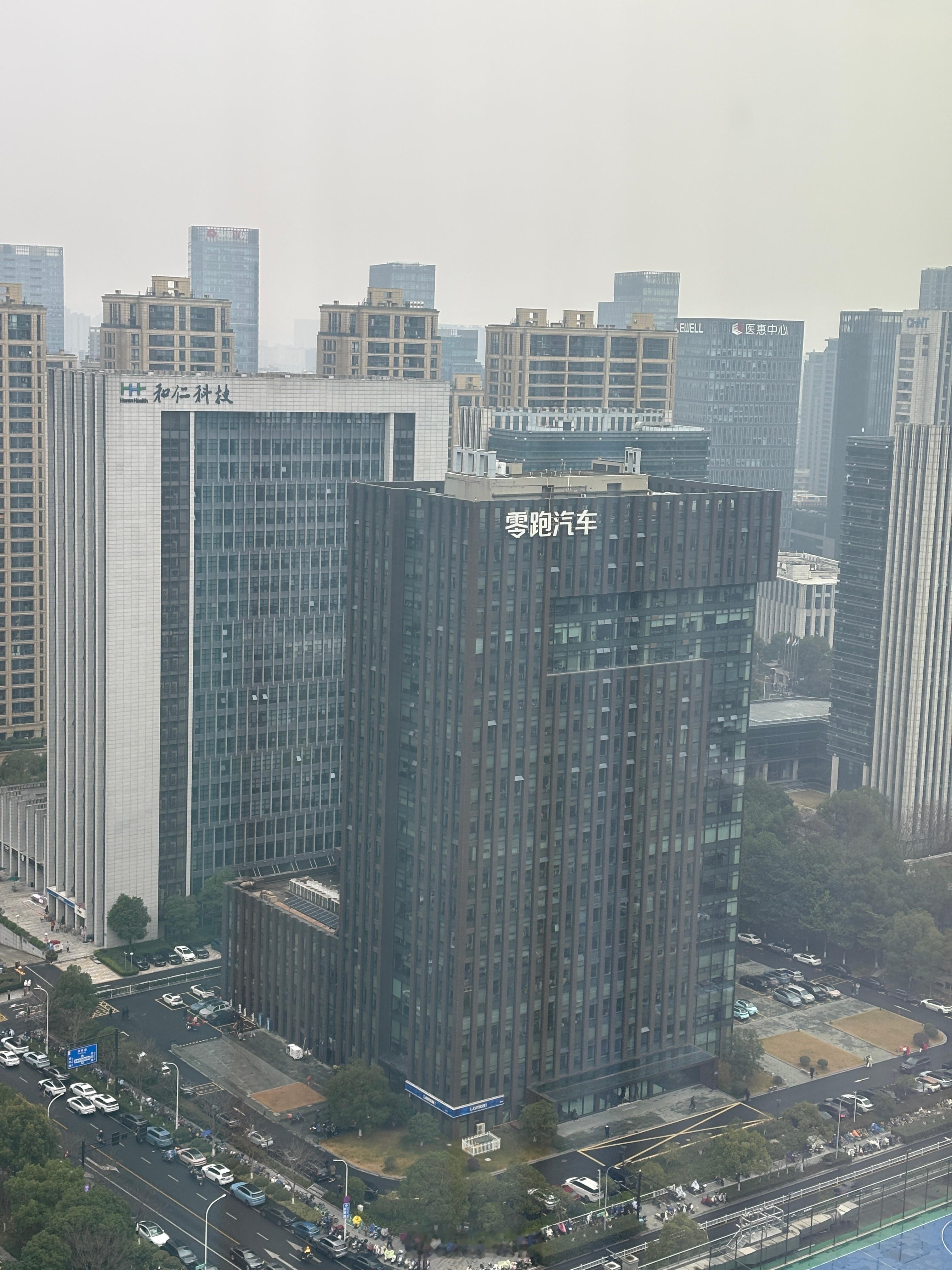 2025年新势力销量第一耸立在眼前零跑新能源汽车﻿