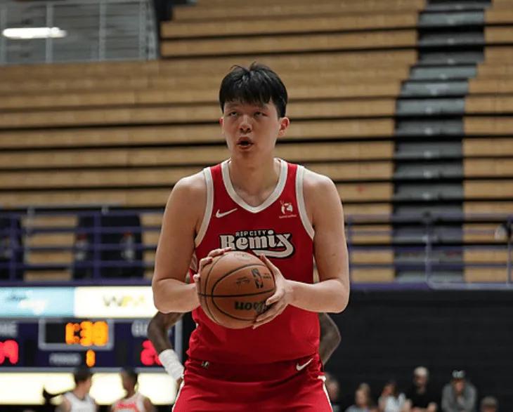 硬气！杨瀚森G联赛三节24分钟，投篮12中12，砍27分3篮板3助攻1抢断！
