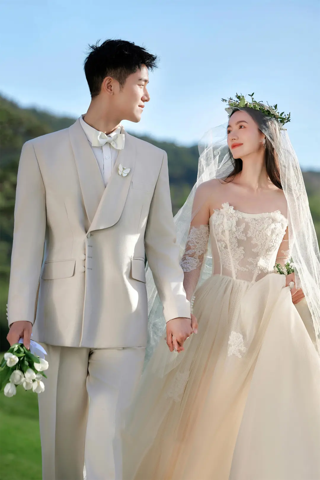 草坪婚纱照，浪漫与自由的完美邂逅