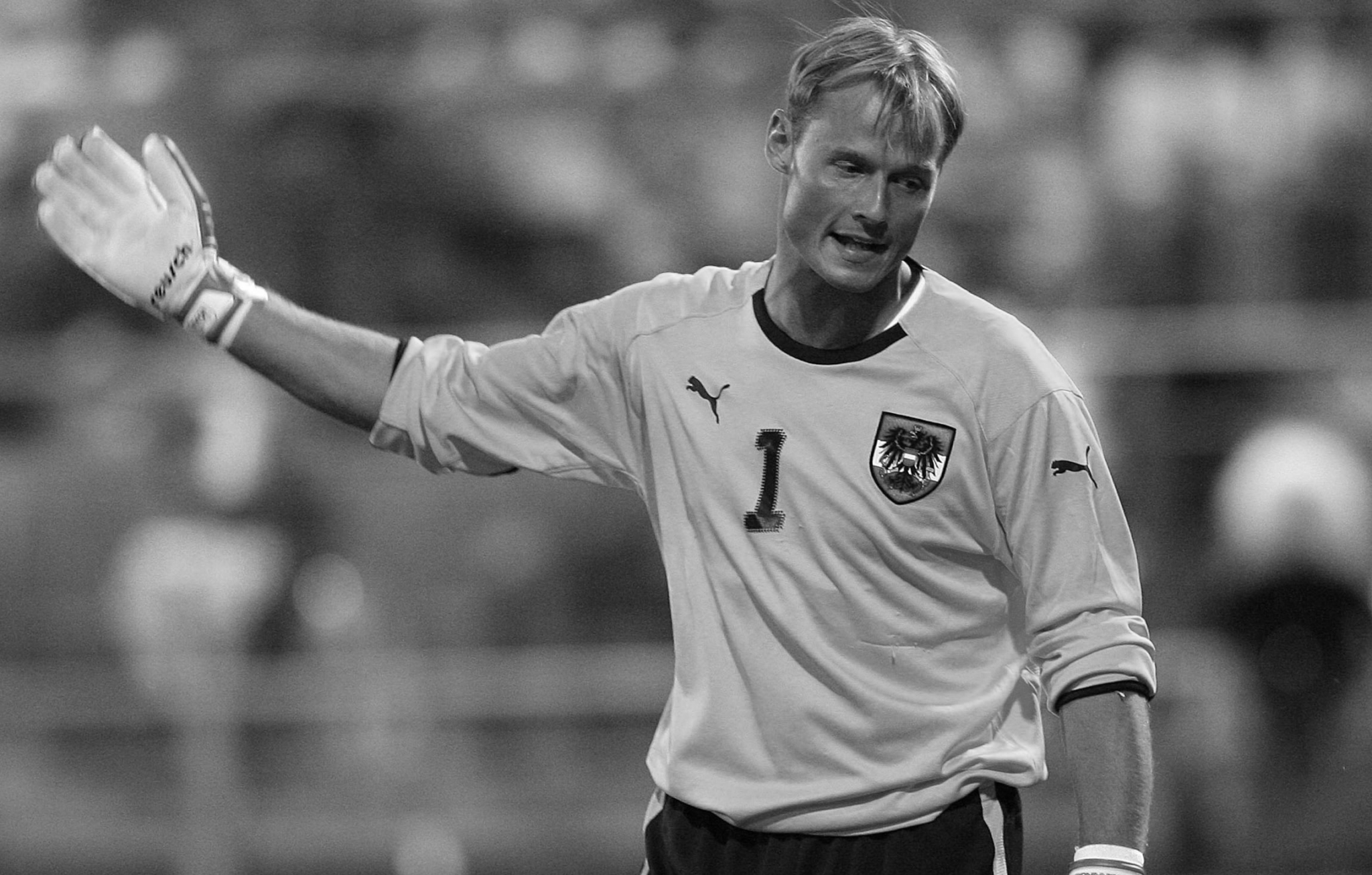 曼宁格因火车撞击去世曼宁格出生于萨尔茨堡，1997年离开奥地利联赛加盟英超阿森纳