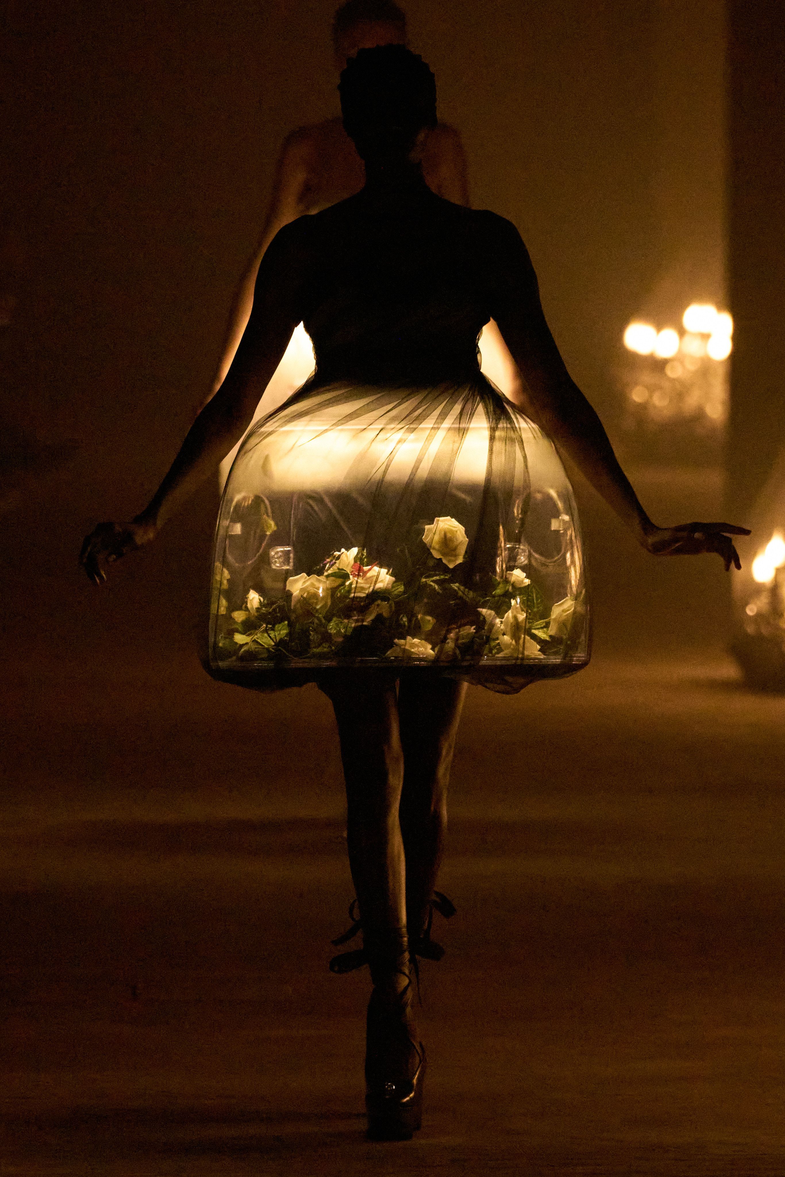 刚发布的这套Iris van Herpen 2026秋冬高定是不是有点像Unde