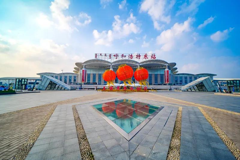 2026马年春节后，内蒙古通辽火车站一段祖孙分别的视频火了，话题阅读量破亿。孩子