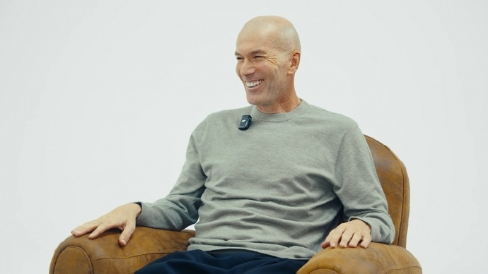 齐达内说教练要为球员服务 齐达内：“在皇马，我们是为球员服务的。对我来说，这就是