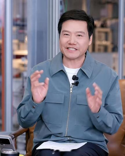 【雷军称高度重视安全体系建设】今日晚间，小米创办人、董事长兼CEO在直播中强调，